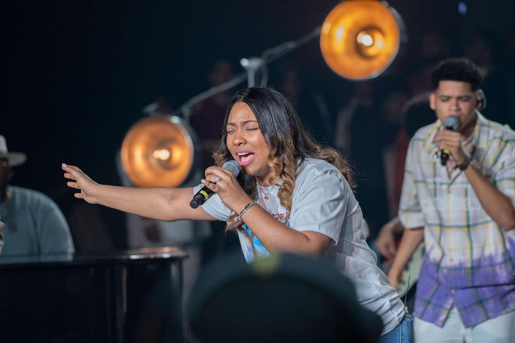 Rodeado Agrupación cristiana Hope lanza su espiritual tema “Rodeado” ⋆ Avance ...