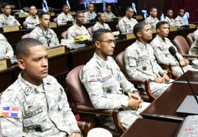 Cámara de Diputados recibe Oficiales de la 13va Promoción de Pasantía Militar Fronteriza