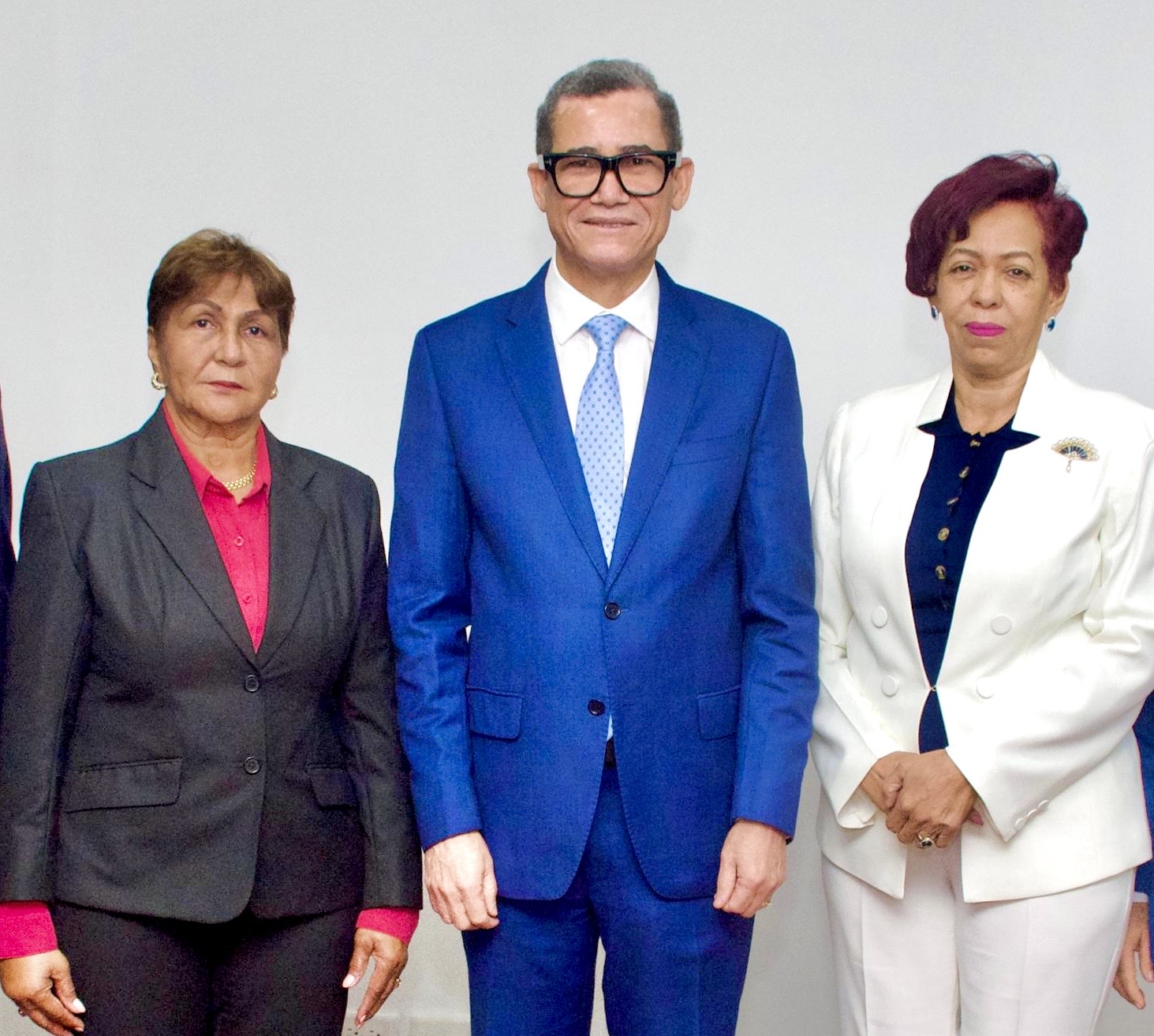 Ministro de Trabajo juramenta nuevos viceministros; destaca avances empleos y reducción de pobreza