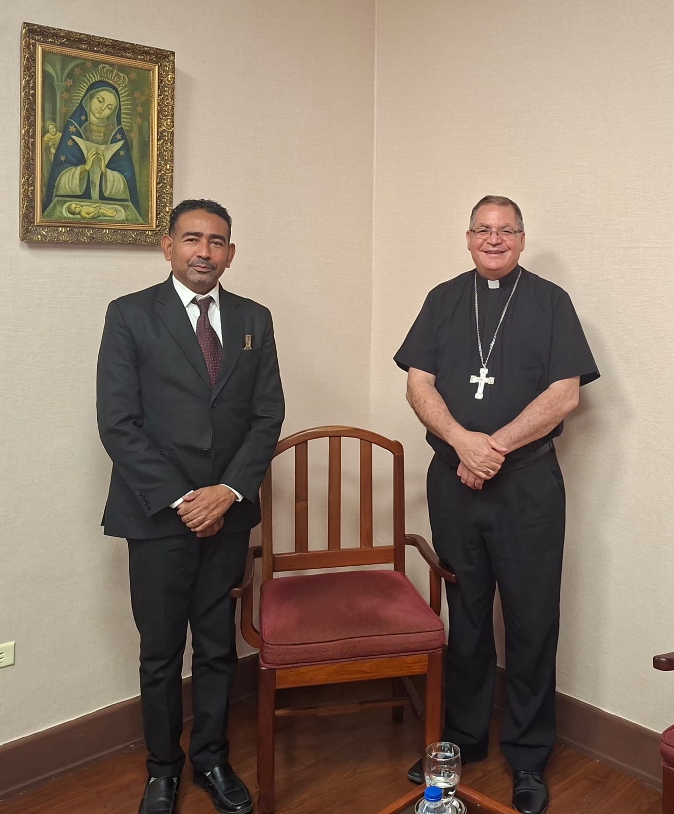 Nelson Gutiérrez gira visita a monseñor José Amable Durán Tineo
