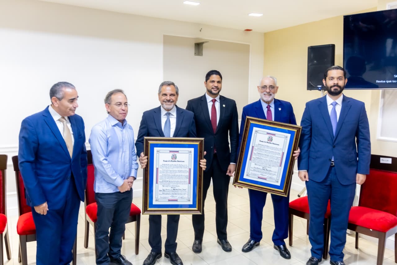 Senado reconoce a Vitelio Mejía y a Junior Noboa por sus aportes al deporte dominicano